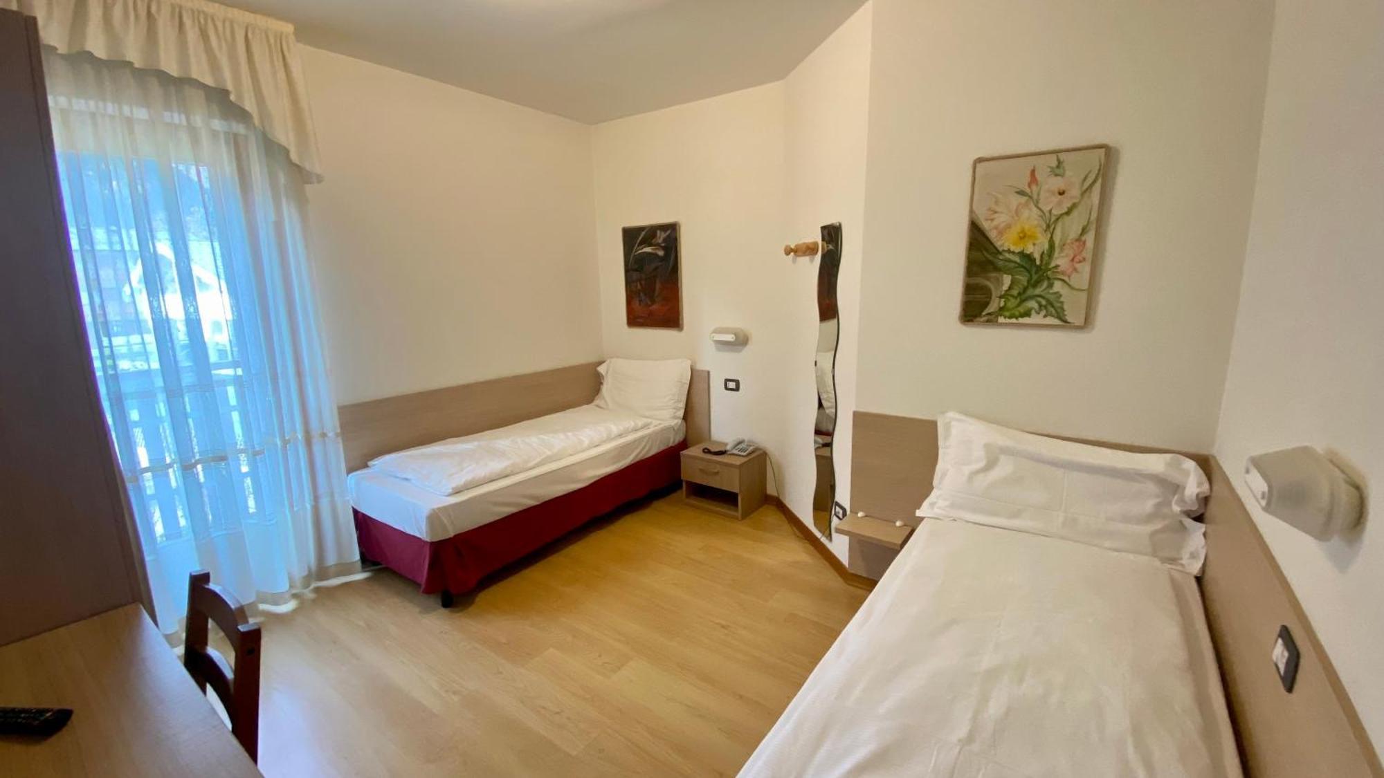 Casteluce Hotel Funivie Pinzolo Ngoại thất bức ảnh