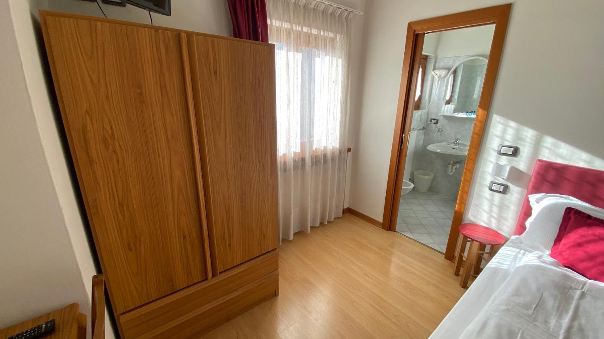 Casteluce Hotel Funivie Pinzolo Ngoại thất bức ảnh