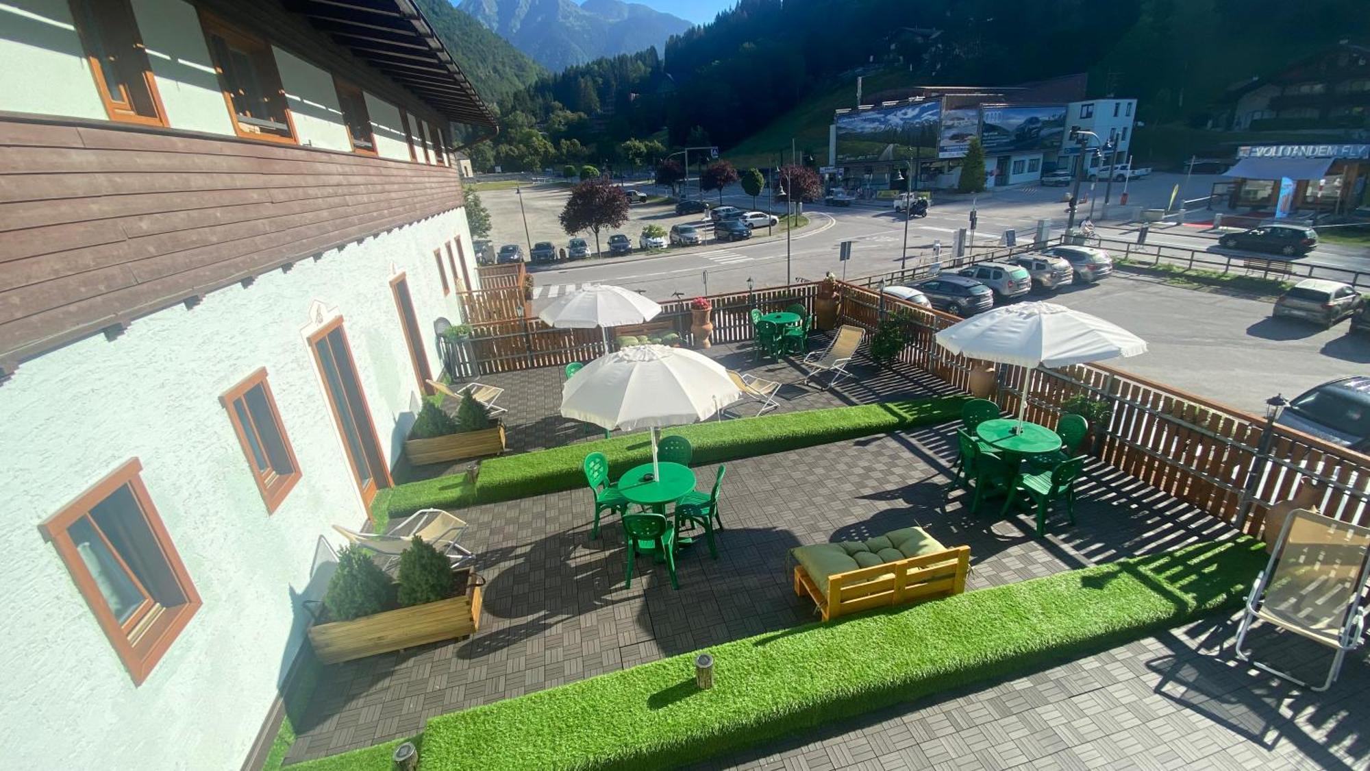 Casteluce Hotel Funivie Pinzolo Ngoại thất bức ảnh