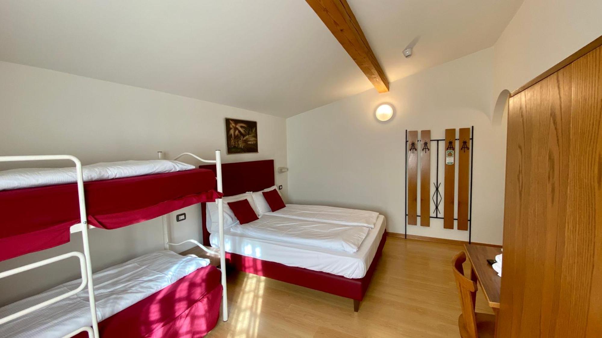 Casteluce Hotel Funivie Pinzolo Ngoại thất bức ảnh